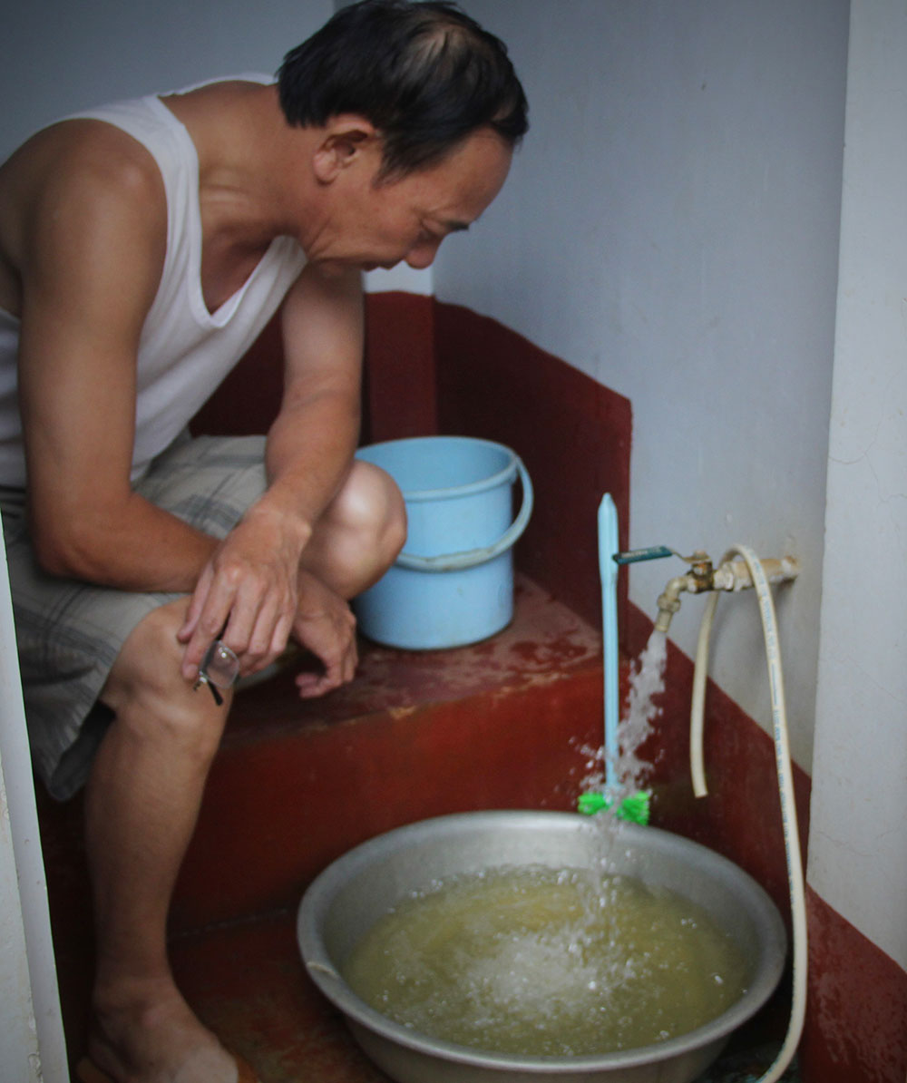 nước nhà trọ bị vàng do nhiễm phèn